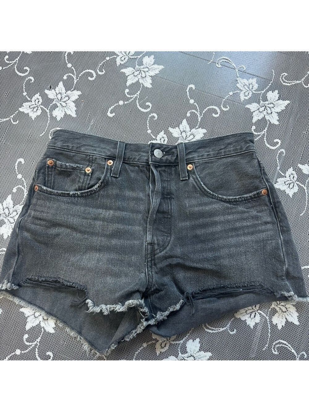 Levi’s 501 Black Denim Cutoff Shorts Sz 27